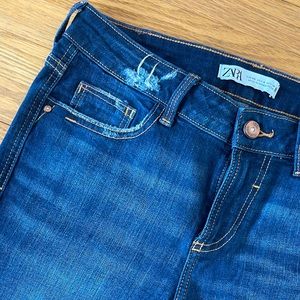 Unworn Zara Mid-Rise Dark Blue Step-Hem Skinny Jean with Light Distressing